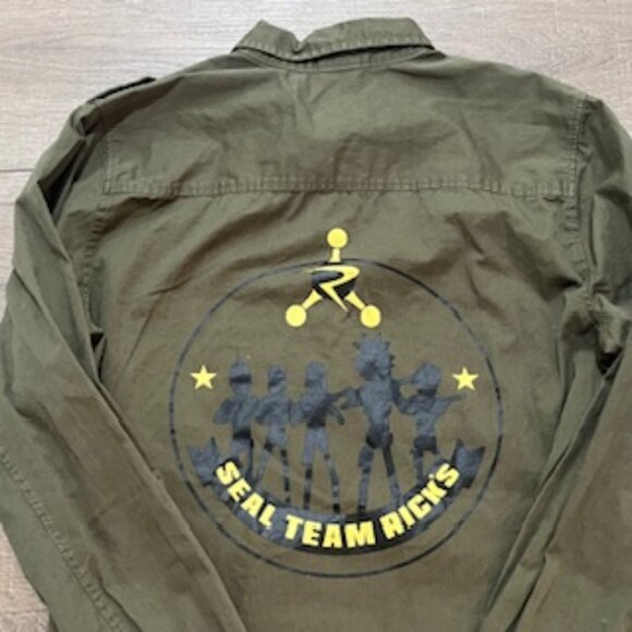 Rick & Morty Seal Team Rick’s Button Up Olive Green Shirt Men’s Size Small - Picture 10 of 13